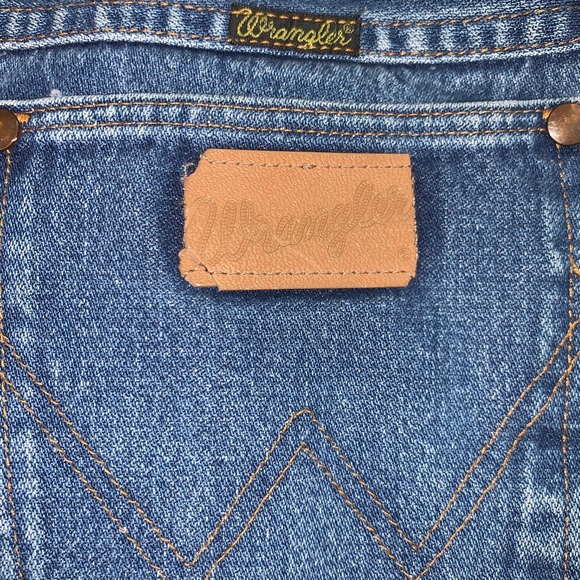 ๐ Vintage Distressed Wrangler Jeans ๐ - Picture 5 of 5